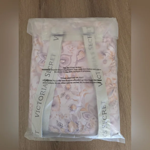 NWT Victoria's Secret 2-in-1 Packable Towel Backpack - Picture 6 of 7